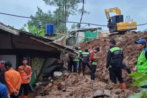 longsor-puncak-2001363841